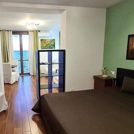 L'Isola Aer B&B Lesina Bagian luar foto