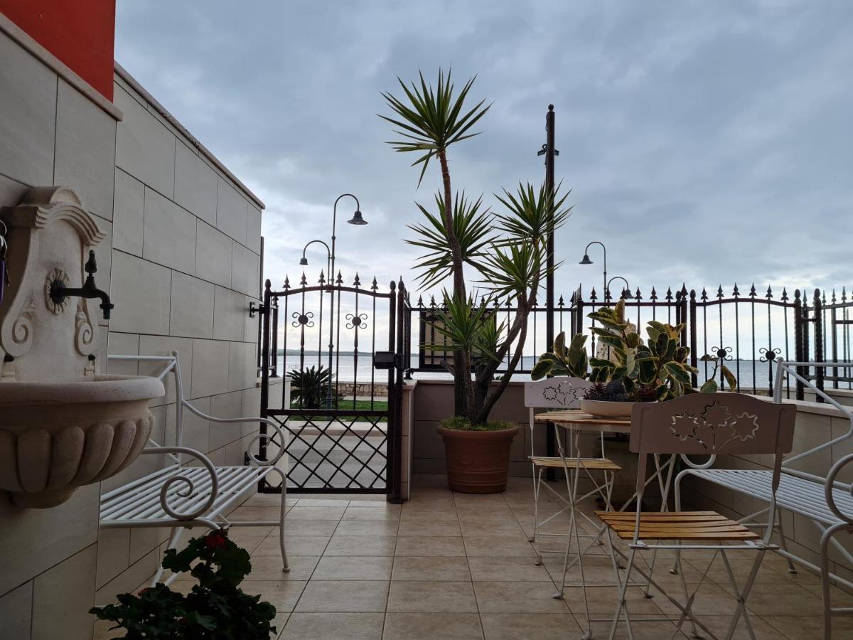 L'Isola Aer B&B Lesina Bagian luar foto