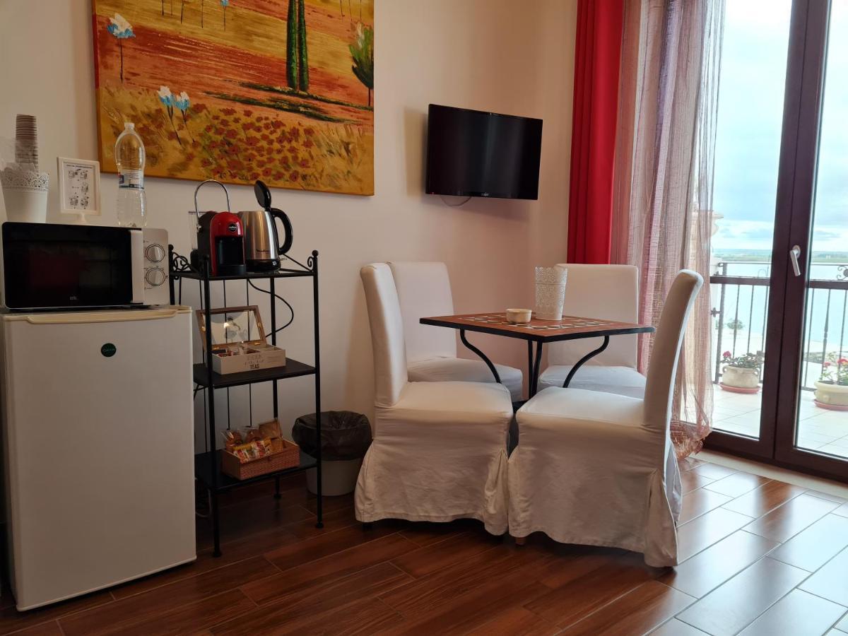 L'Isola Aer B&B Lesina Bagian luar foto