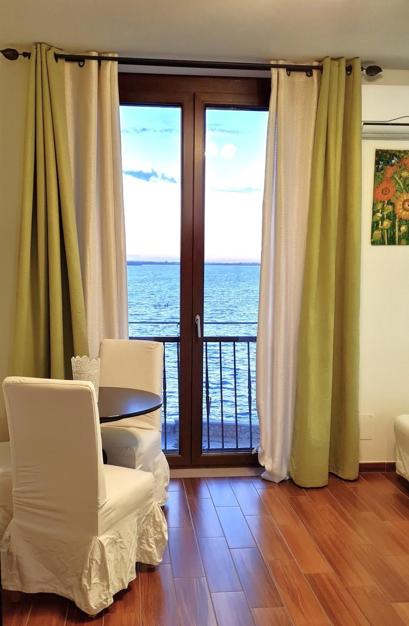 L'Isola Aer B&B Lesina Bagian luar foto
