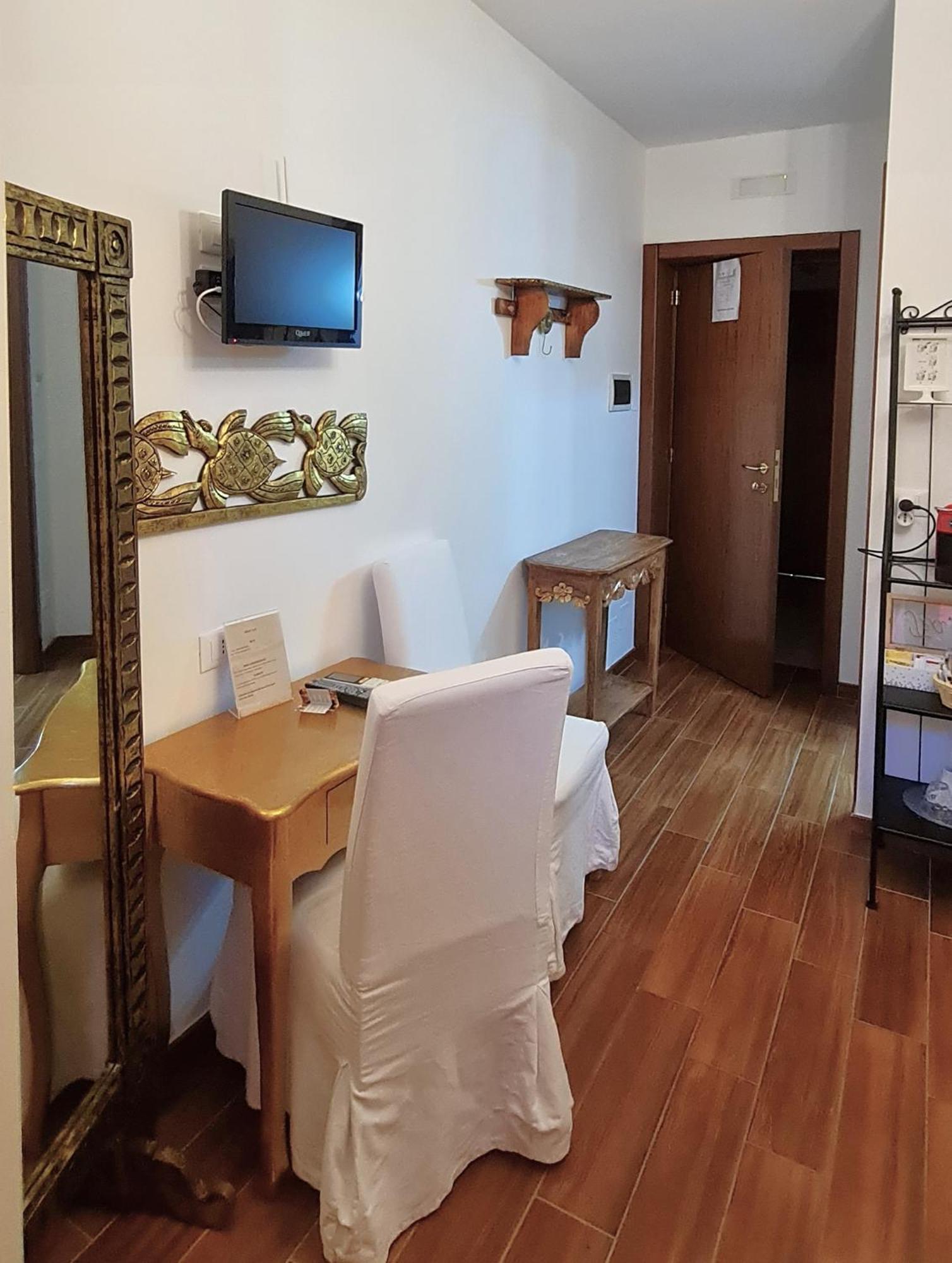 L'Isola Aer B&B Lesina Bagian luar foto